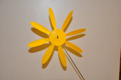 Early Bloomer 8 inch Spinning Daisies (Pack of 12) as low as $22.46