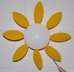 Spinning Daisy, 3 sizes, various colors.