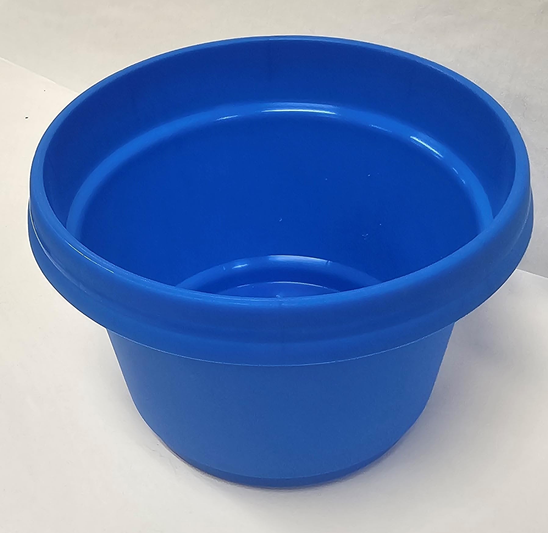 Austin Planter Plastic Flower Pot with Saucer over 6 inch