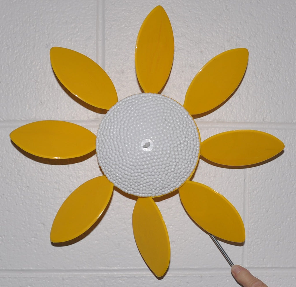 Spinning Daisy, 3 sizes, various colors.