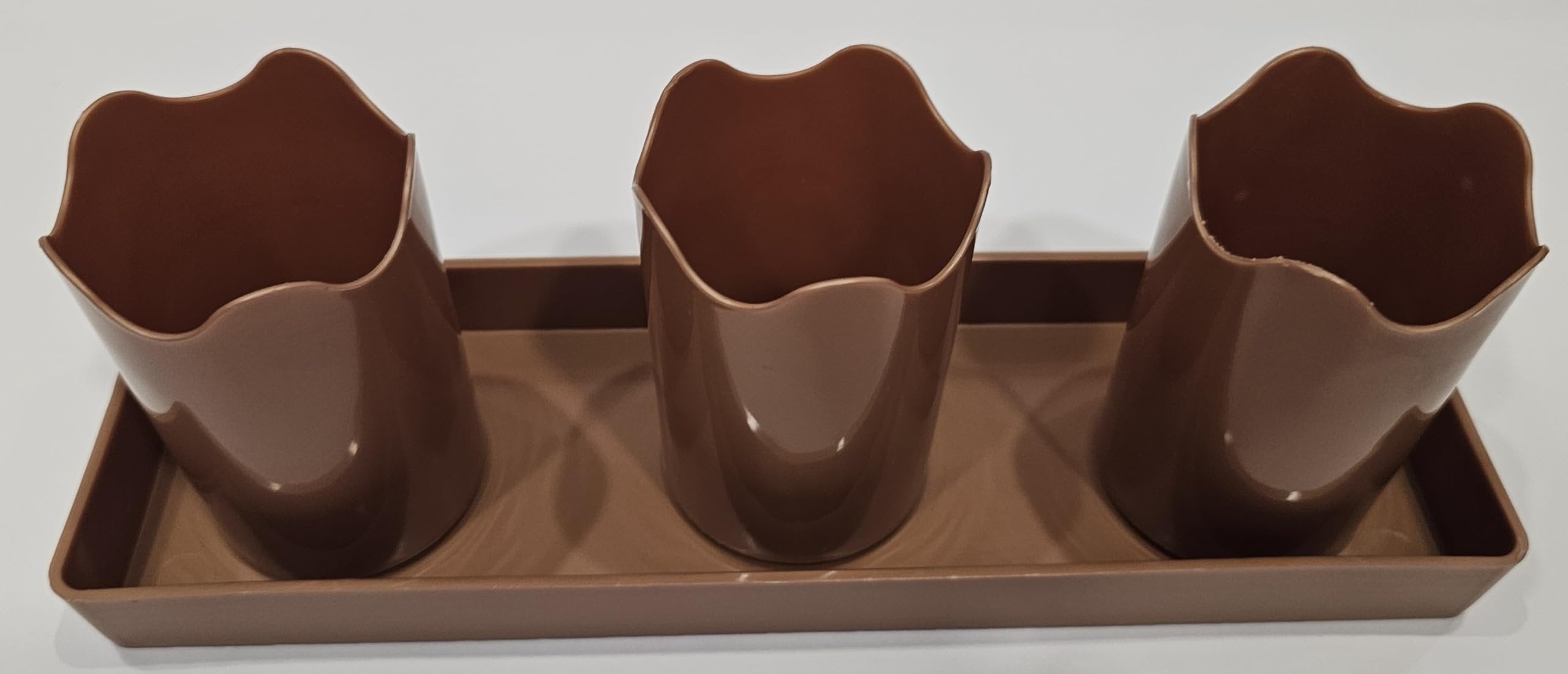 Austin Planter Plastic Flower Pot with Saucer less than 6 inch