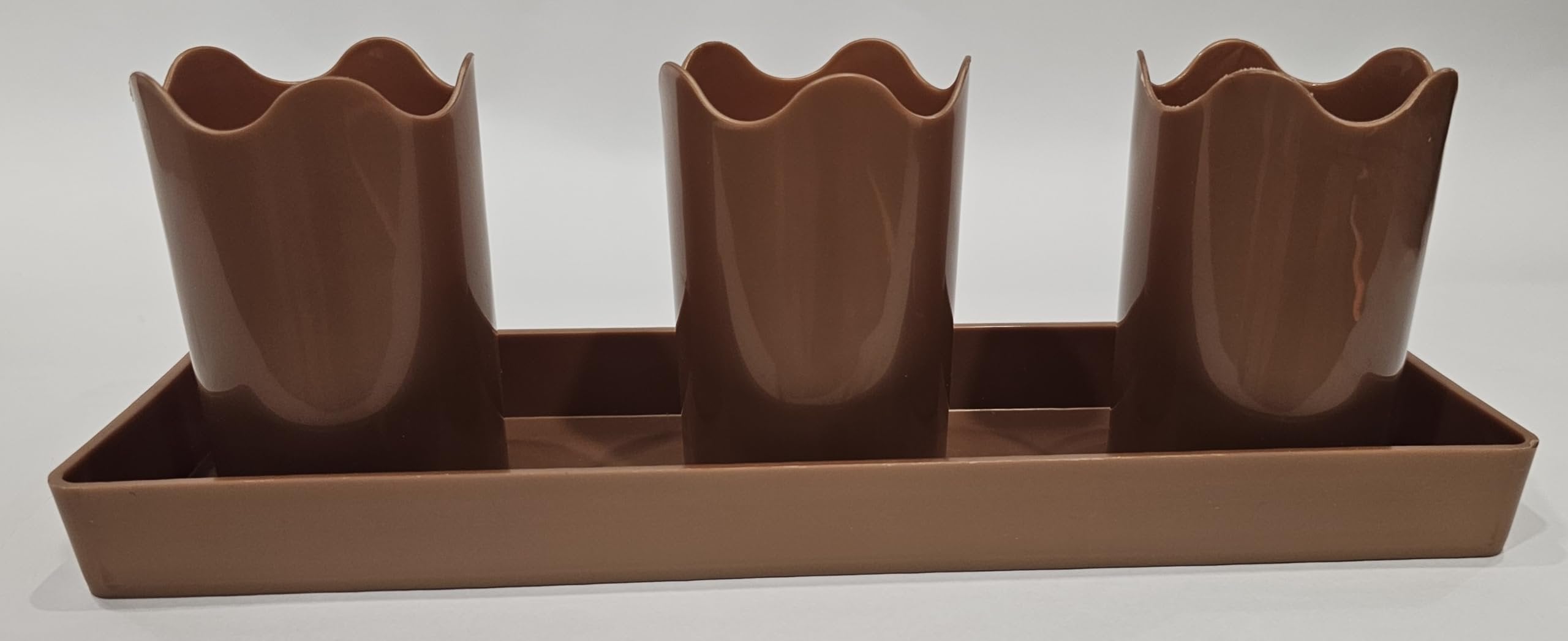 Austin Planter Plastic Flower Pot with Saucer less than 6 inch
