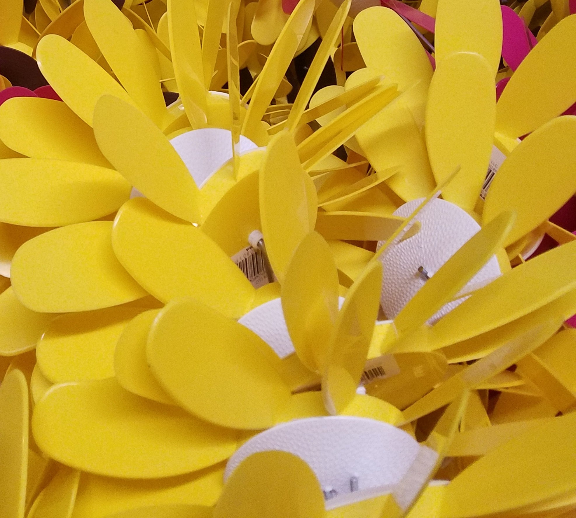 Spinning Daisy, 3 sizes, various colors.